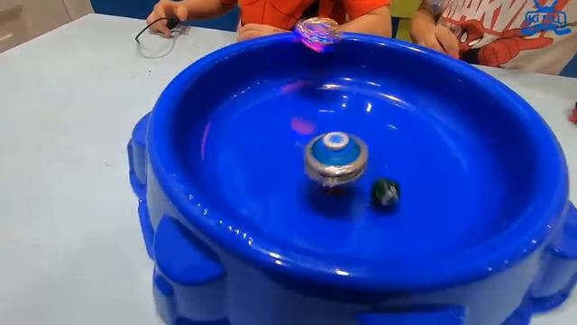 SUPER батл ИНФИНИТИ НАДО разрывает БЕЙБЛЕЙД БЁРСТ / Beyblade Burst VS INFINITY NADO