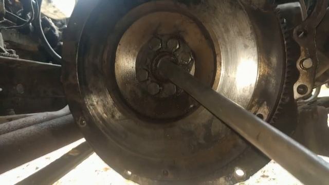Газель ЗМЗ 406 : Снимаю подшипник маховика без сьемника.