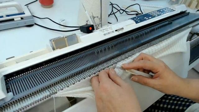 "Вяжем ажурные чулки" (на вязальной машине)