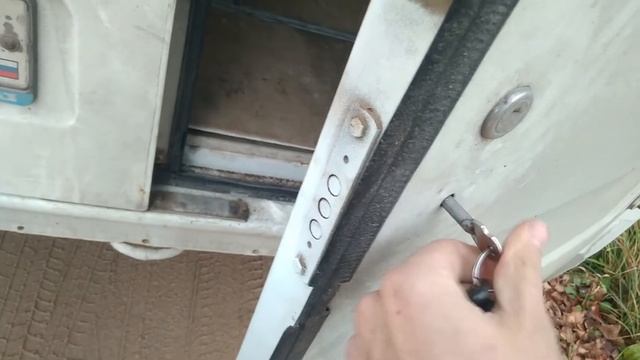 Замок на заднюю дверь автомобиля Газель