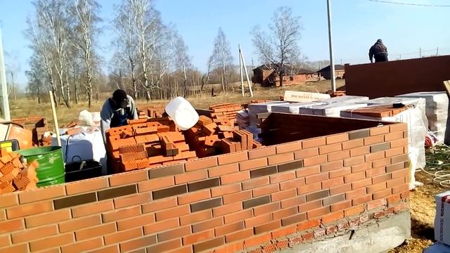 Дом из красного кирпича!