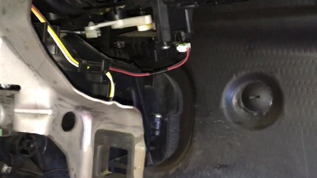 Замена моторчика вентилятора отопителя (печки) Renault Fluence Megane 3