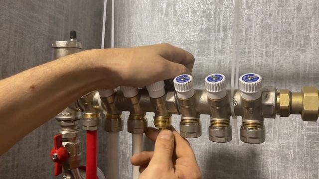 обжимной фитинг