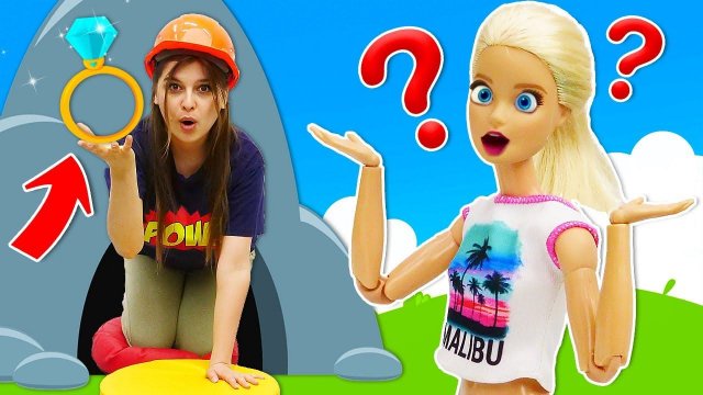 Кукла Барби нашла кольцо! Неужели Кен изменил Барби?! Ищем подсказки с Тойклаб