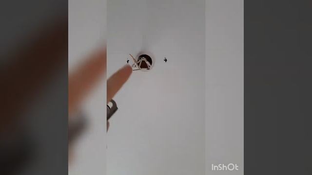 Как установить люстру на натяжной потолок.