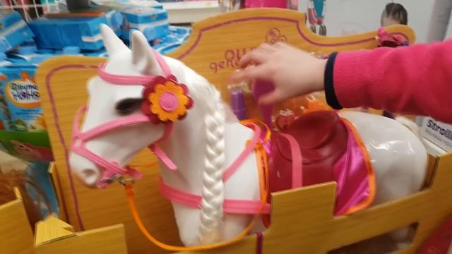 МНЕ КУПИЛИ ЛОШАДЬ ? ИГРУШЕЧНАЯ ИЛИ НАСТОЯЩАЯ? ПОКУПКА ЛОШАДИ В МАГАЗИНЕ