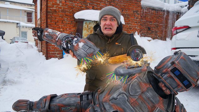 Чиним робота после битвы с Титанобоем!