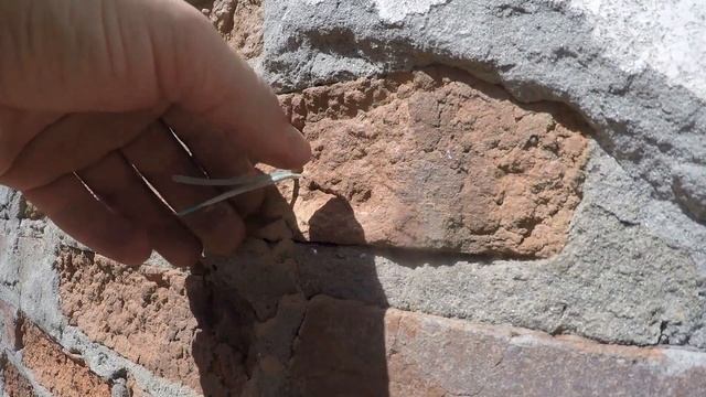 Рассыпающийся кирпич. Пробуем решить проблему штукатуркой!