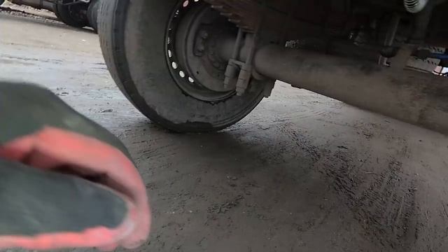 Шипит воздухораспределитель прицепа