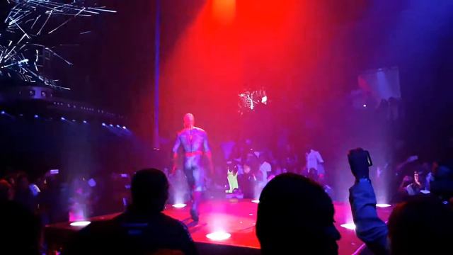 Spyderman vs Green goblin en Coco Bongo
