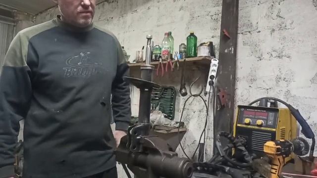 Прокачка и замена масла в стойках