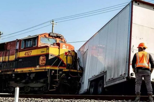 ПОЕЗДА ПРОТИВ ФУР