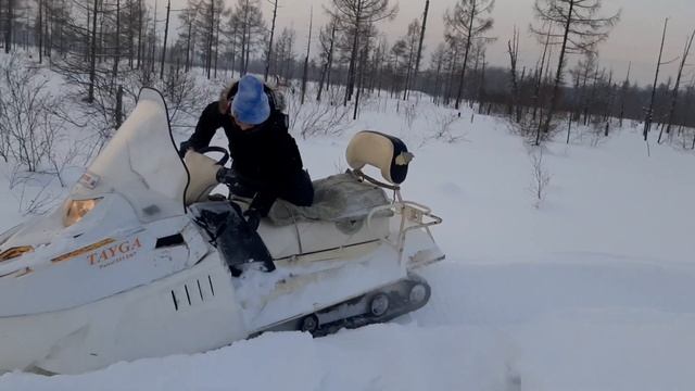 Тайга Патруль 551 SWT. Катаемся, попали в верховодку и снегоход превращается в лодку.