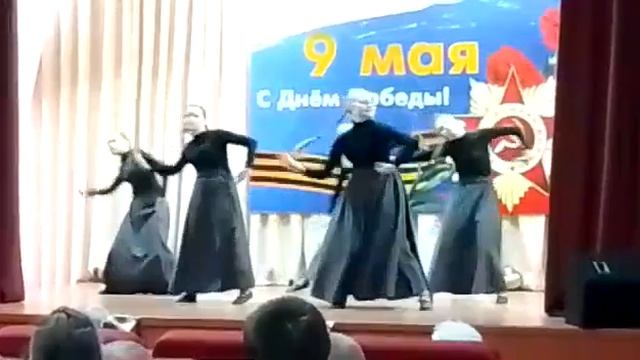Танец ,,Месяц май"
