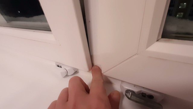 Дует из пластикового окна, что делать, в чём неисправность, как устранить проблему.