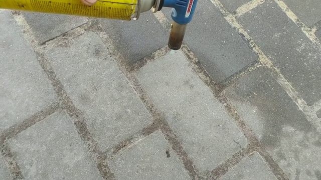 Удаление разлитой соляры, дизтопливо с тротуарной плитки