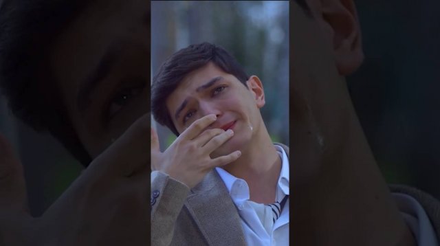 Акмаль Ходжаниязов расплакался, вспоминая бабушку