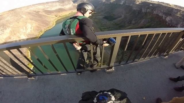 The beginning of a journey in B.A.S.E. Jumping