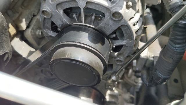 2016 Toyota Corolla Replacement Serpentine alternator Belt. Замена ремня генератора.