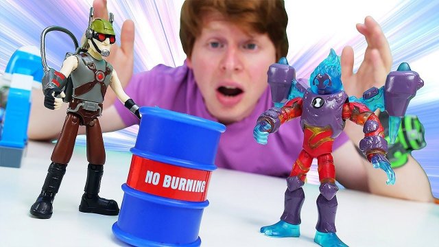 06\08 Игрушки в шоу Hey, Toys! Бен 10 и Омнитрикс на мойке зверюшек - Классные игры для мальчиков