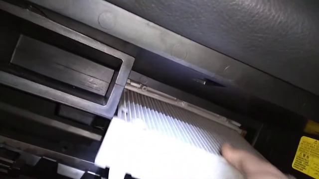 Как поменять моторчик печкки и салонный фильтр Субару аутбек