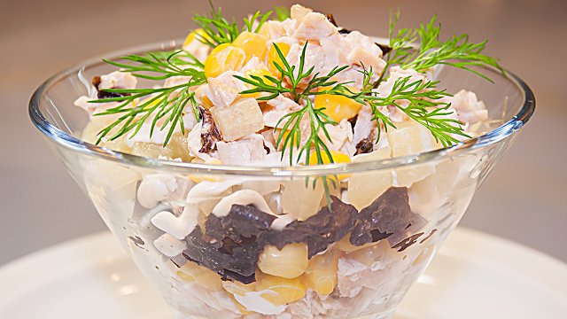 Невероятно вкусный салат с курицей и ананасами ??