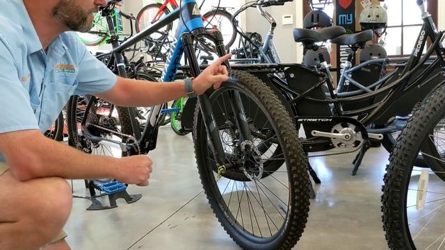 New vs. Old mountain bikes: 2014 Team Cxr Carbon hardtail vs 2006 Marin Bobcat trail at Pedego Aike