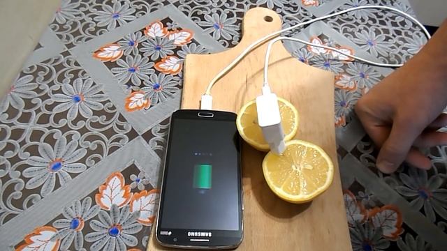 Как зарядить мобильный телефон без электричества?Проводим эксперимент.