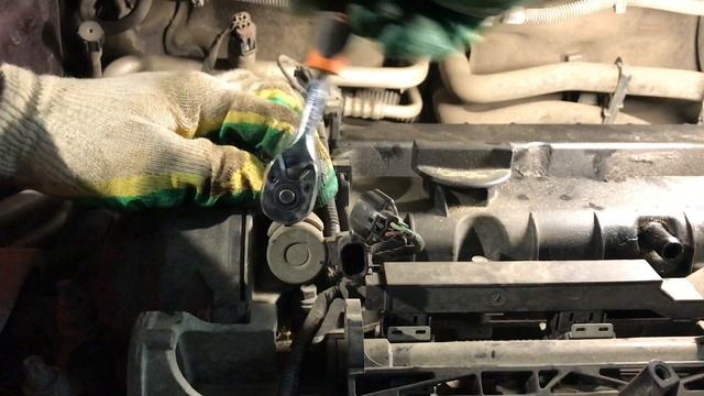 Замена прокладки клапанной крышки Ford Focus 2 1.6 115л.с.