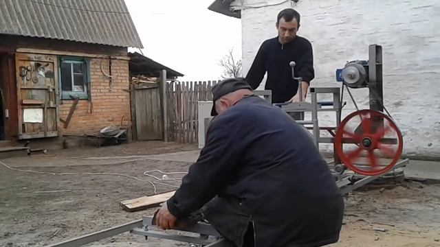 Самодельная ленточная пилорама х 440 мм колёса