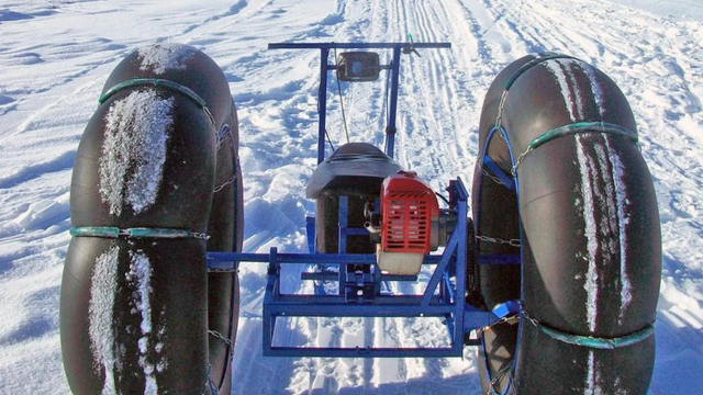 КАРАКАТ ИЗ _БЕНЗОПИЛЫ_, ЛЁГКИЙ ПНЕВМОХОД _БУРЛАК_ самоделка. Старое видео.