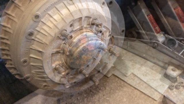 КАК БЫСТРО И ПРАВИЛЬНО СНЯТЬ ЗАДНИЙ ТОРМОЗНОЙ БАРАБАН НИВА УРБАН ?