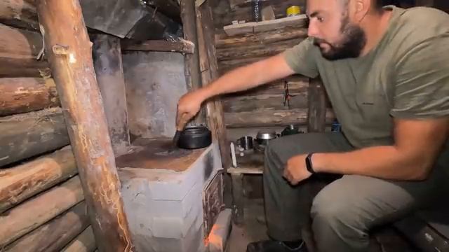 ЗЕМЛЯНКА В ЛЕСУ