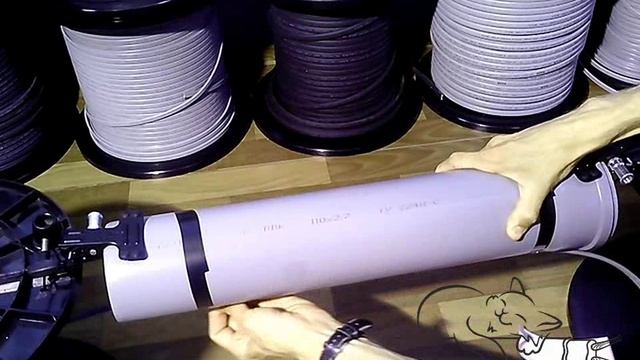 Монтаж греющего кабеля для обогрева трубы канализации