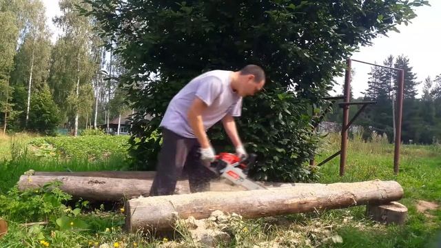Скамейка своими руками. Самая простая и практичная скамейка из бревен.