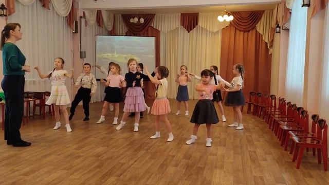 "Прогулка по Петербургу" - музыкальное занятие в детском саду.