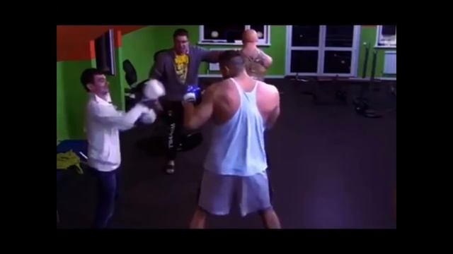 Венцеслав из "Дома 2" тот еще боец!!!