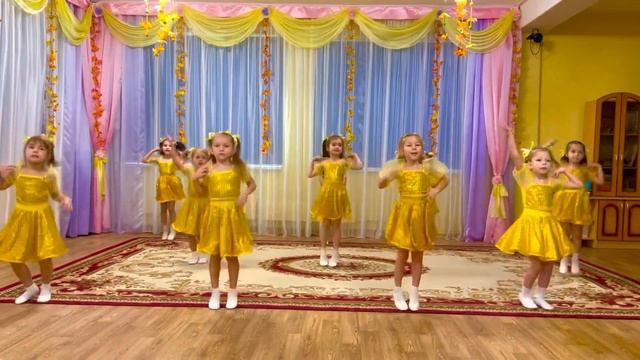 Танец старшей группы «Детки-Конфетки»