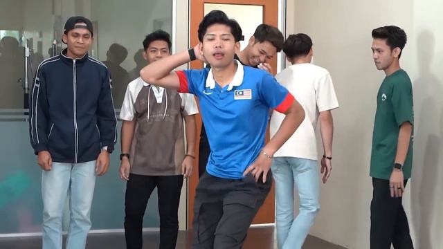 BATTLE DANCE AI TEAM A VS AI TEAM B !!! TERINGAT MEMORI LAMA…