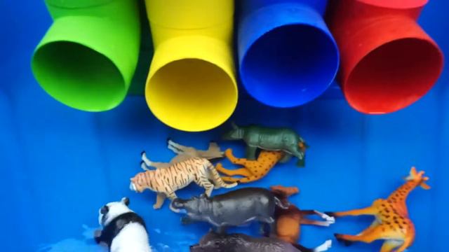 Игрушечные животные достаем из воды. Обучающее видео для детей | Животные зоопарка | Игрушки