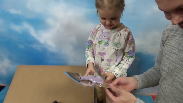 Посылка с игрушками Доктор Плюшева фашемс и шарики животные Орбиз Box with toys 