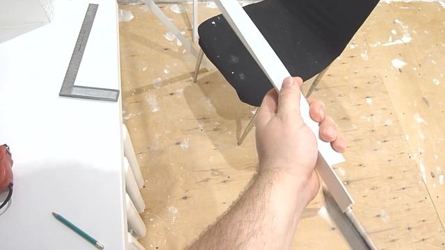 Как наклеить пластиковый уголок чтобы защитить Обои