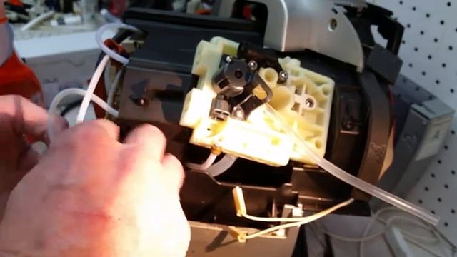 Замена поршня термоблока в кофемашине Delonghi ECAM серии.