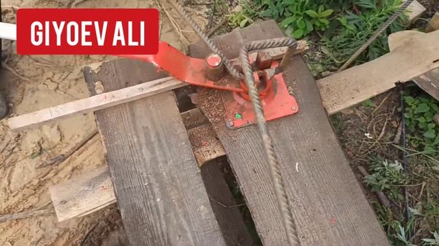 как загнуть лягушки из Арматур 12мм для маналит дому свай руками ??