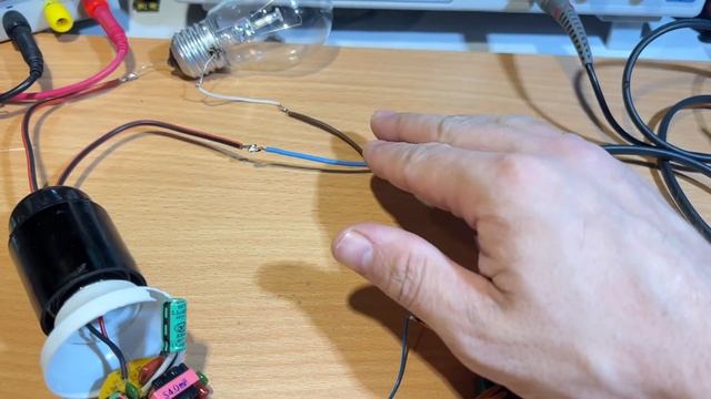 Блок питания из эконом лампы.Просто и легко