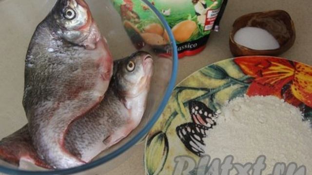 Как пожарить леща целиком на сковороде