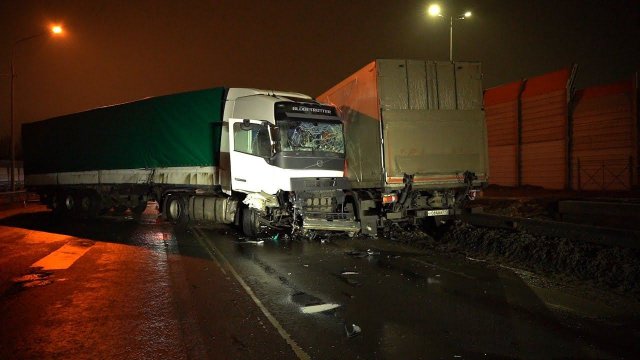 Лобовое ДТП на А107, экскаватор в реке и кран на стройке. Трудовые будни СпецБуксир.