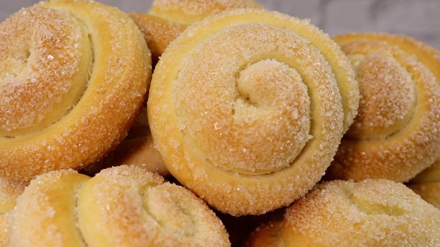 НЕМНОГО КЕФИРА и СЛОЁНОЕ НЕЖНОЕ ПЕЧЕНЬЕ "УЛИТКИ" у ВАС НА СТОЛЕ! Быстрая ВЫПЕЧКА к чаю