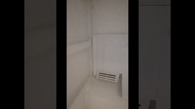 Холодильник Indesit шумит