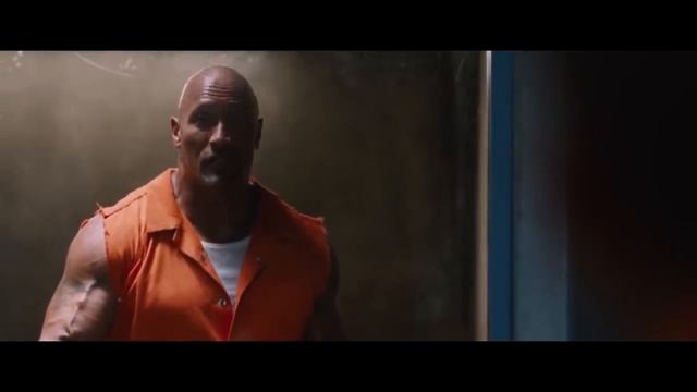 СМЕШНОЙ ТРЕШ ОБЗОР фильма "ФОРСАЖ 8". Лысин много не бывает.